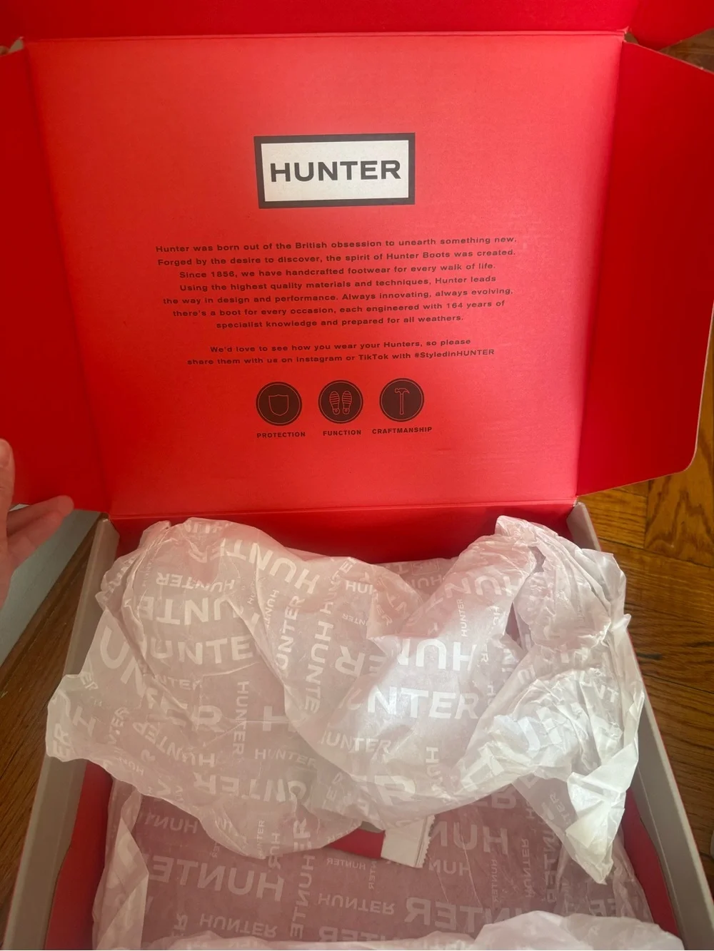 Hunter Black Women’s Chelsea Rain Boots NWT